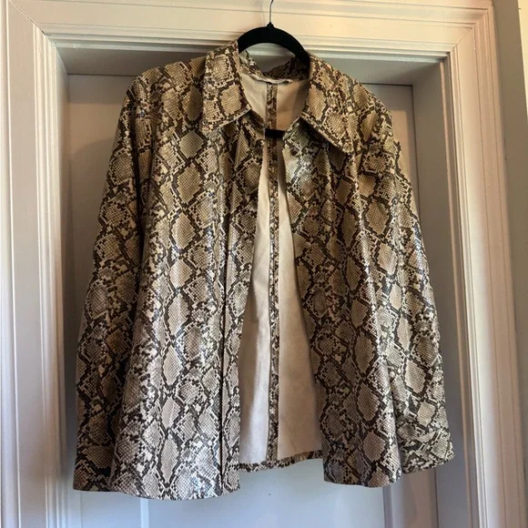 Zara Jackets Coats Zara Cream And Black Cape Jacket Poshmark